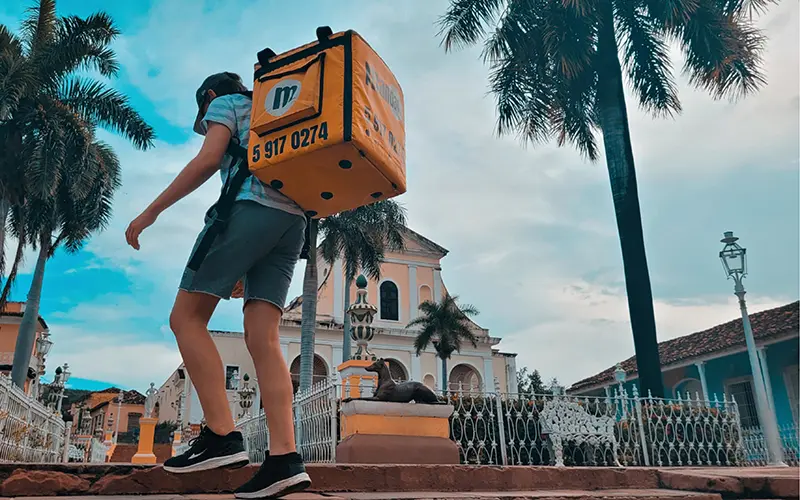 Mandao estÃ¡ en Trinidad y nuestras mochilas amarillas ya pueden verse por la ciudad.
